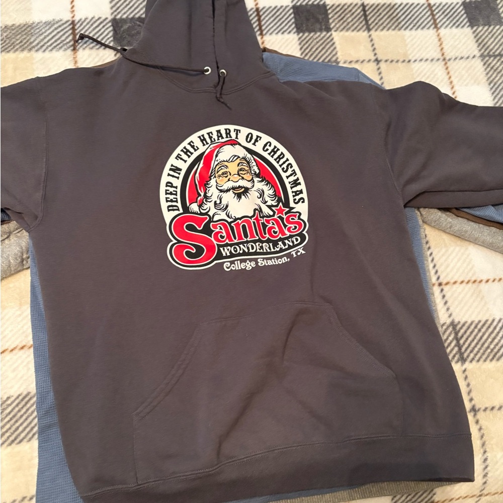 Santa’s WONDERLAND Gray Hoodie Size L